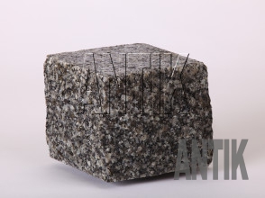 Брусчатка гранит пилено-колотая Танское (Tansky) 100x100x100 (мокрая)
